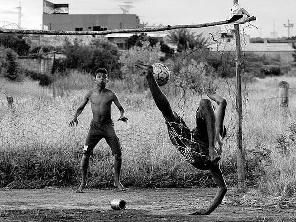 Why do Brazilian football players have more skills than other football team players?-第1张图片